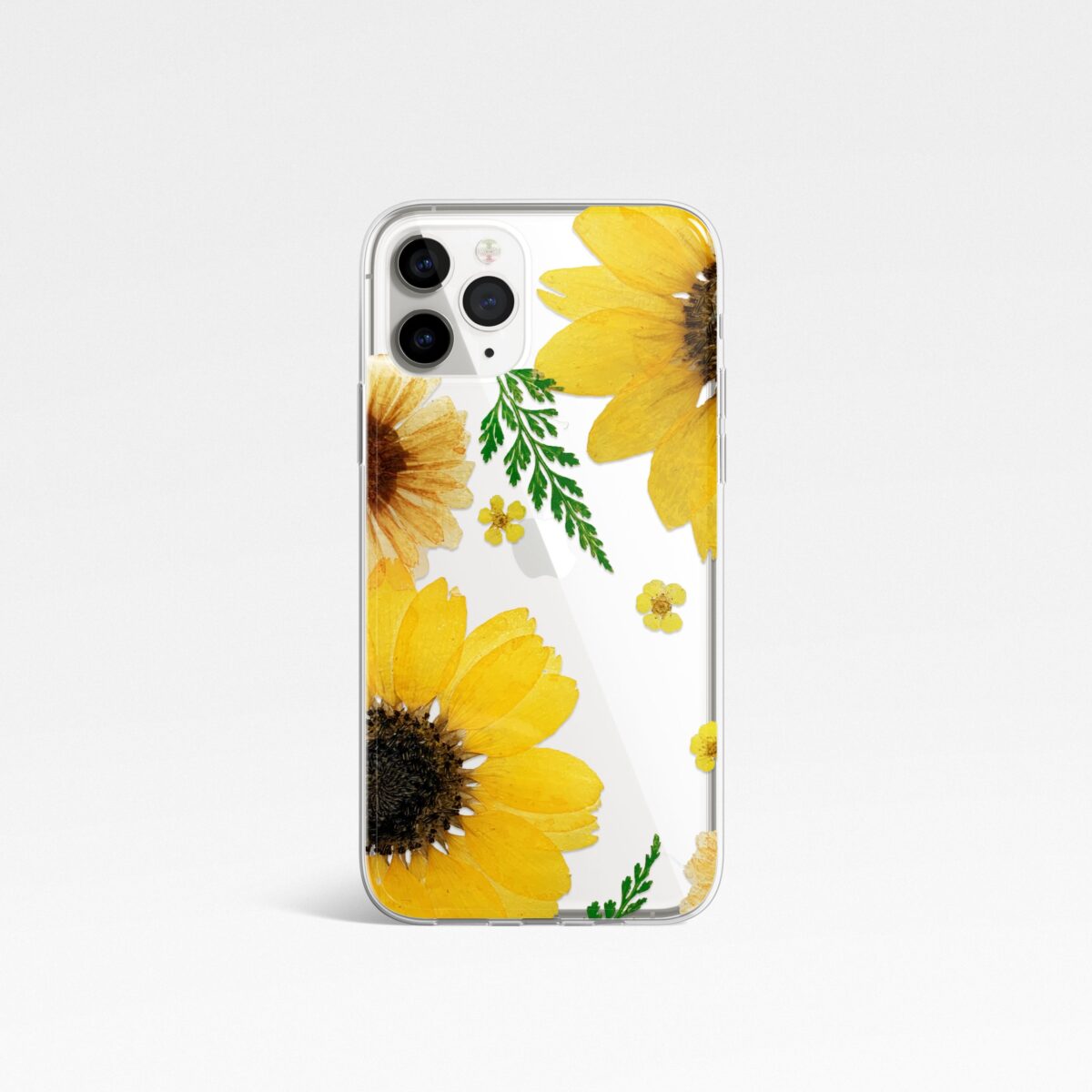 Phone cases with pressed flowers - Image 1