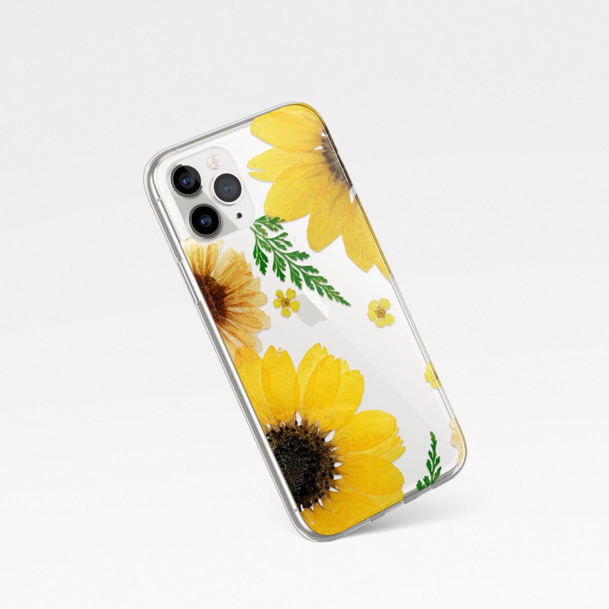 Phone cases with pressed flowers - Image 2