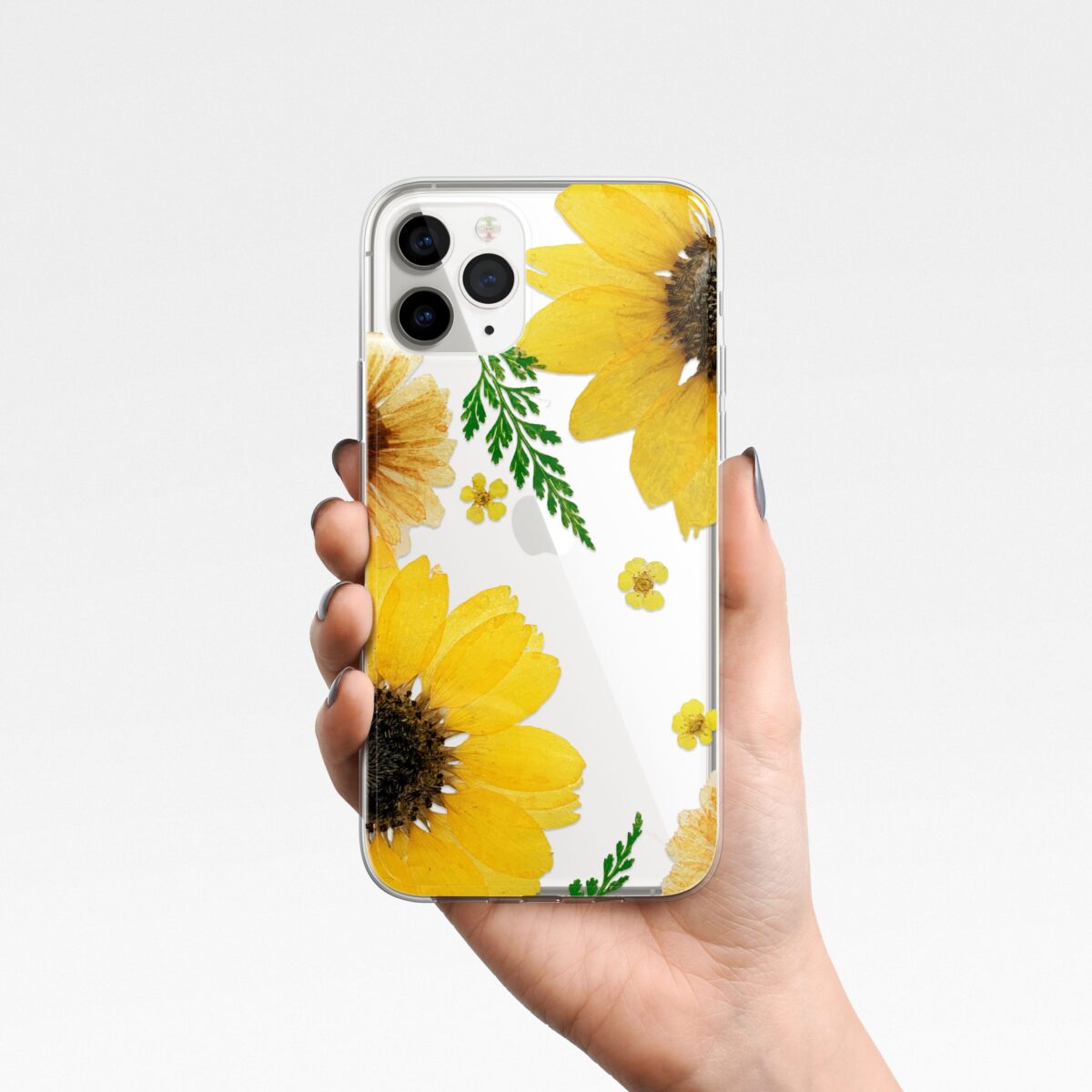 Phone cases with pressed flowers - Image 4